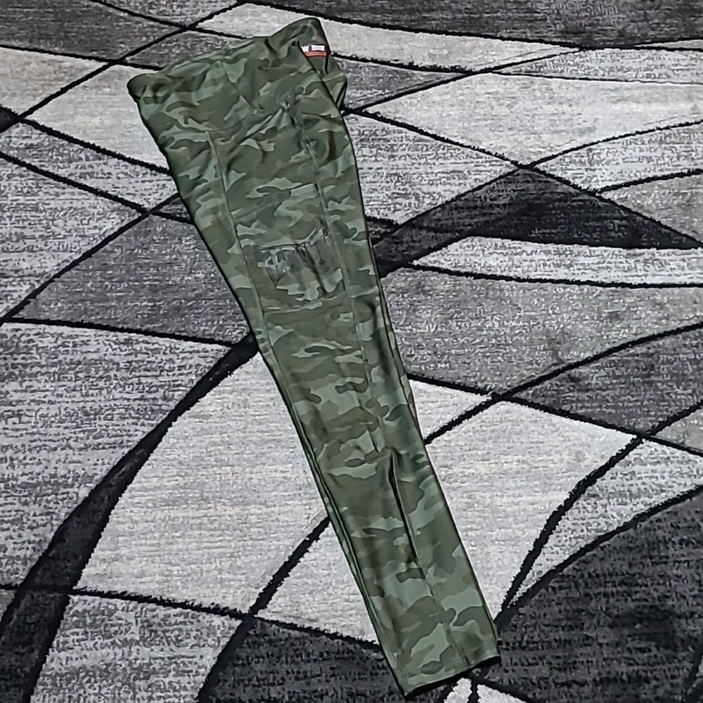 TAPOUT OFFICIAL MERCHANDISE CAMO LOGO HIGH-WAISTED SIDE POCKETS LEGGINGS